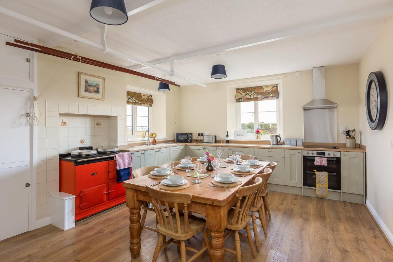 Luxury Farmhouse With Stunning Views And Hot Tub Ebberston Exterior photo